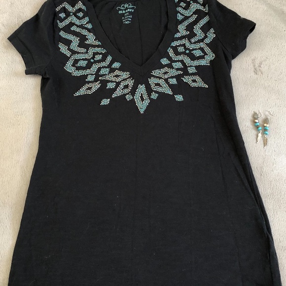 Old navy beaded tee shirt. - Picture 4 of 5